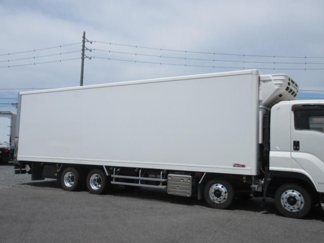 Isuzu GIGA 2018-03 8331937-2