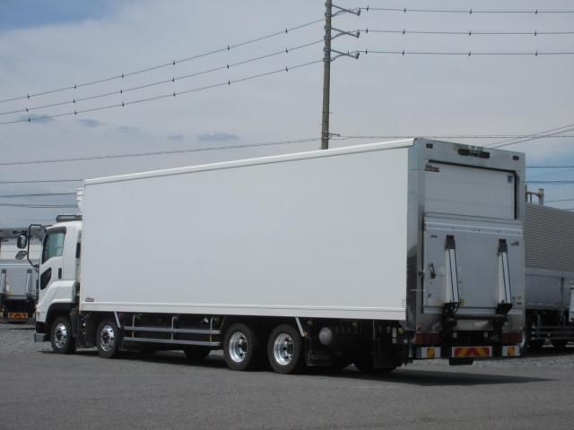 Isuzu GIGA 2018-03 8331937-6