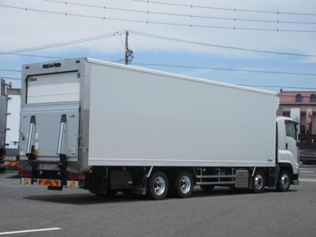 Isuzu GIGA 2018-03 8331937-7