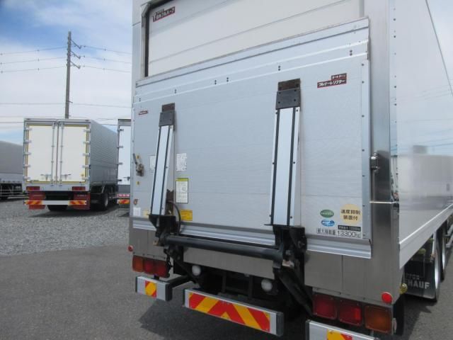 Isuzu GIGA 2018-03 8331937-8