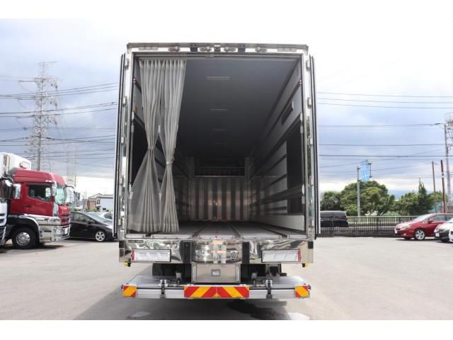 Isuzu GIGA 2016-05 8331936-17