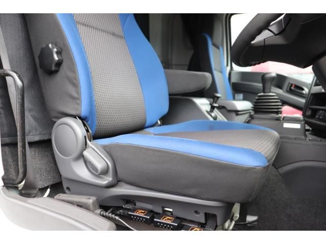 Isuzu GIGA 2016-05 8331936-24