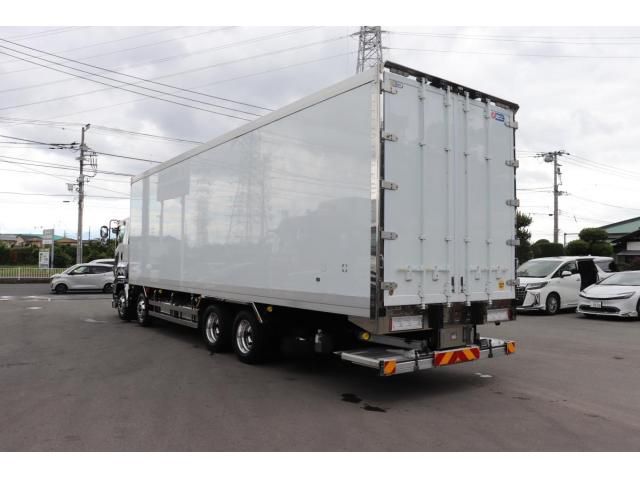 Isuzu GIGA 2016-05 8331936-7
