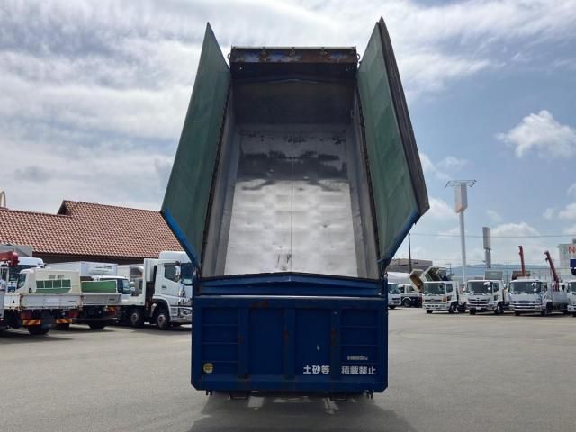 Isuzu GIGA 2012-05 8331940-9