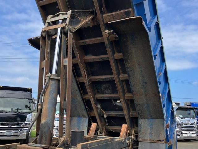 Isuzu GIGA 2012-05 8331940-15