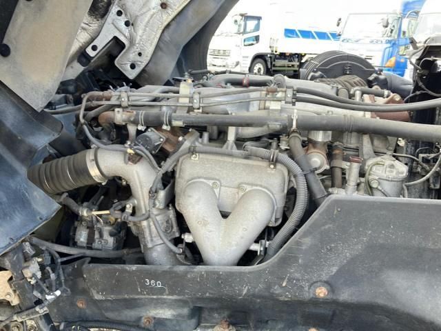 Isuzu GIGA 2012-05 8331940-18
