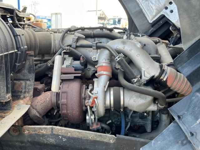 Isuzu GIGA 2012-05 8331940-19