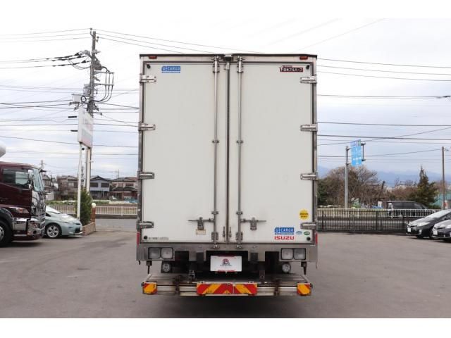 Isuzu GIGA 2015-12 8331939-4
