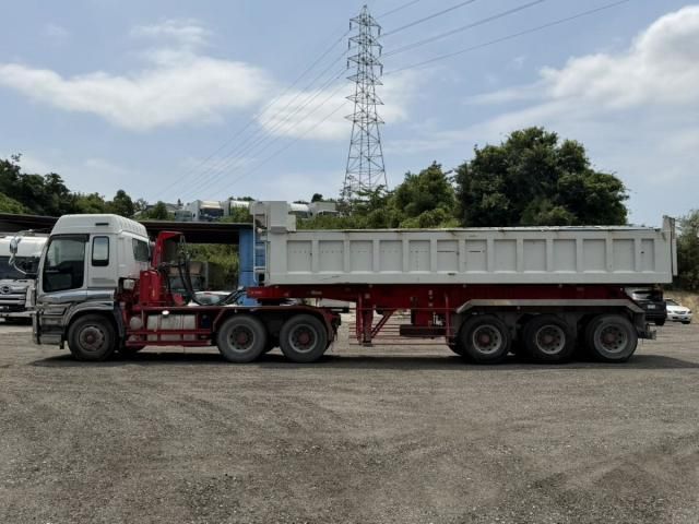 Isuzu GIGA 2015-01 8331935-6