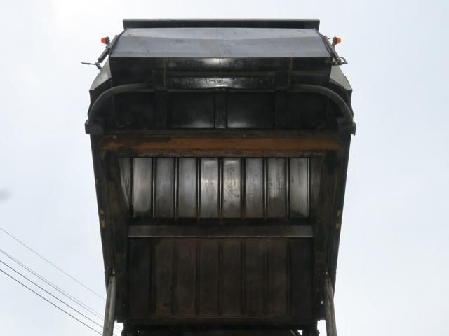 Isuzu GIGA 2007-04 8331938-9