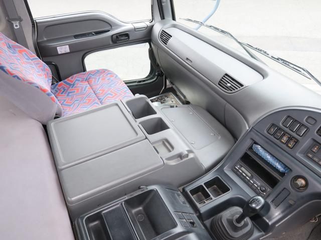 Isuzu GIGA 2007-04 8331938-29