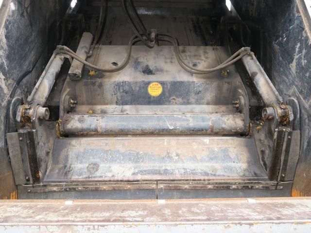 Isuzu GIGA 2007-04 8331938-7