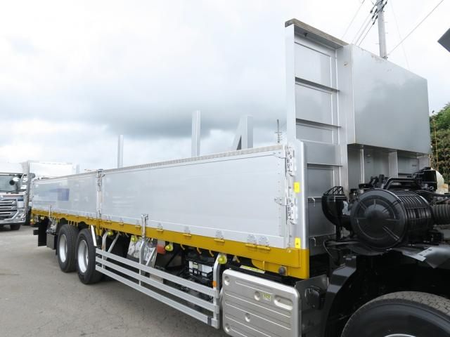 Isuzu GIGA 2022-06 8331932-9