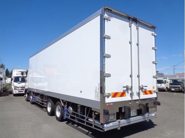 Isuzu GIGA 2024-03 8331933-3