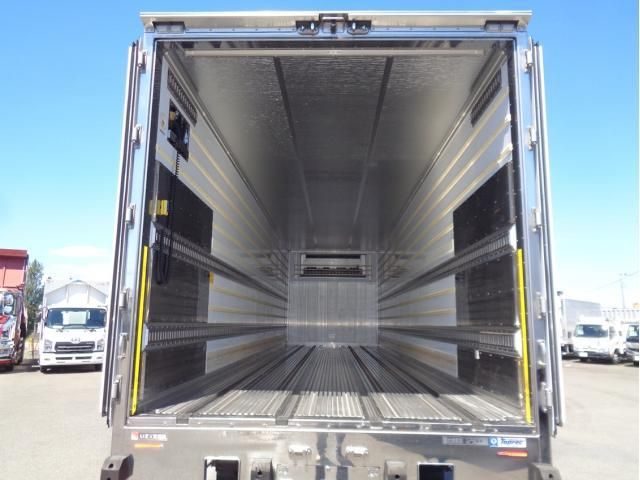 Isuzu GIGA 2024-03 8331933-4