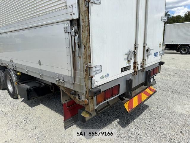 Isuzu GIGA 2013-01 8412628-27