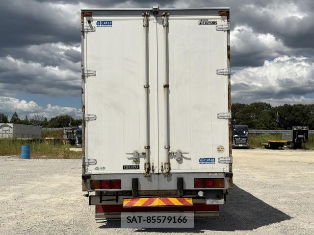 Isuzu GIGA 2013-01 8412628-8