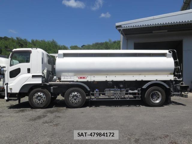 Isuzu GIGA 2017-10 8412615-4