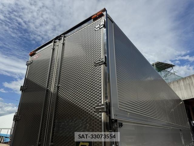 Isuzu GIGA 2015-01 8412622-25