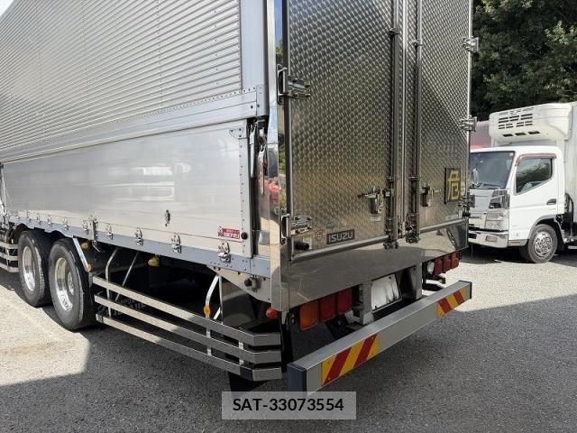 Isuzu GIGA 2015-01 8412622-27