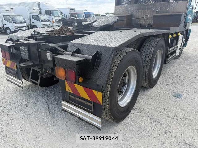 Isuzu GIGA 2015-01 8412627-28