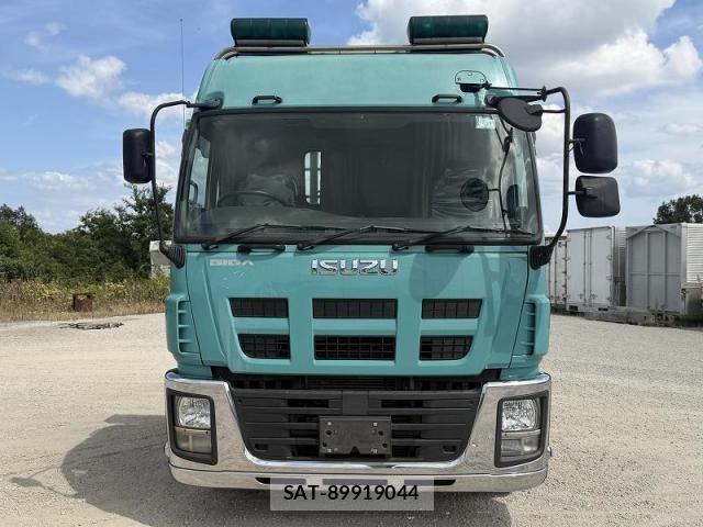 Isuzu GIGA 2015-01 8412627-2