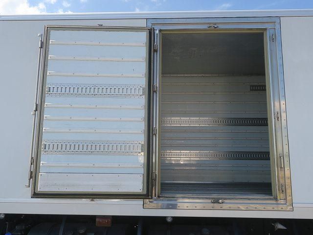 Isuzu GIGA 2016-09 8431817-10