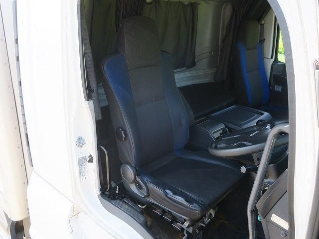 Isuzu GIGA 2016-09 8431817-16