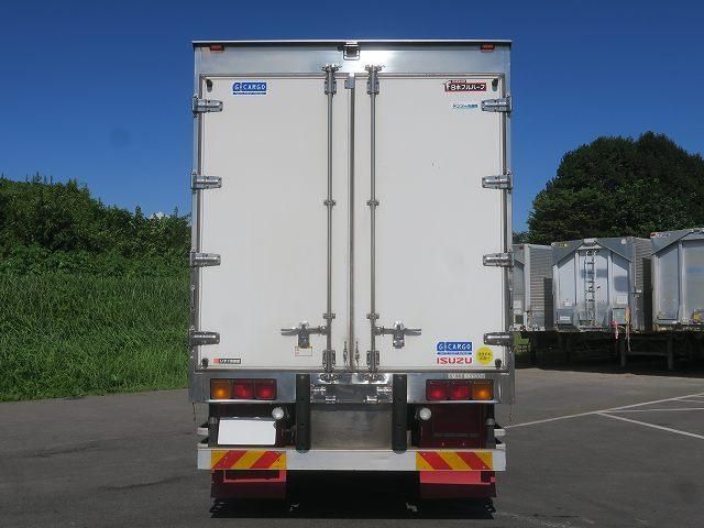 Isuzu GIGA 2016-09 8431817-4