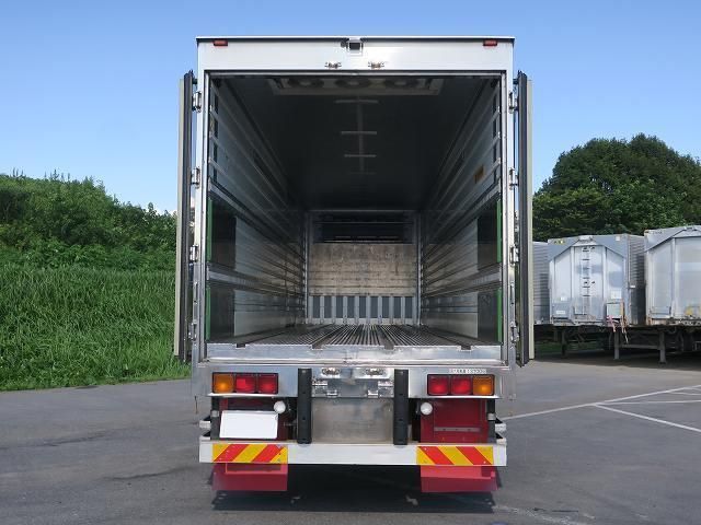 Isuzu GIGA 2016-09 8431817-5