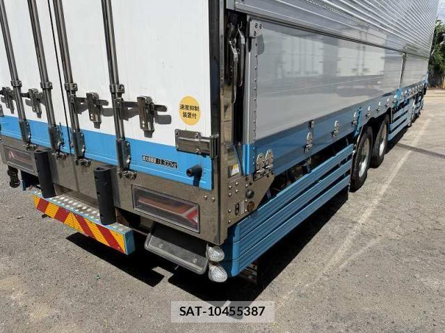 Isuzu GIGA 2021-01 8562028-28