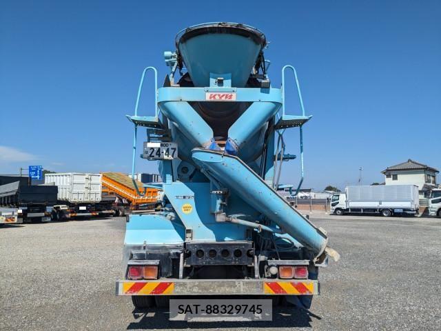 Isuzu GIGA 2015-01 8666193-4