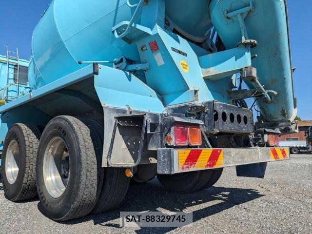 Isuzu GIGA 2015-01 8666193-6