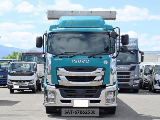Isuzu GIGA 2016-05 8659263-1
