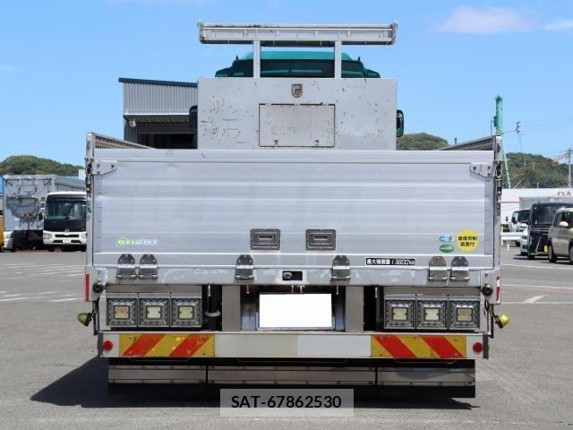 Isuzu GIGA 2016-05 8659263-4