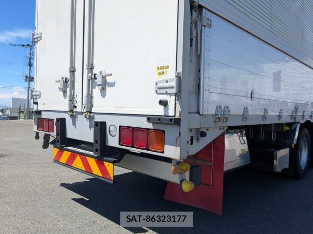 Isuzu GIGA 2016-10 8659261-5