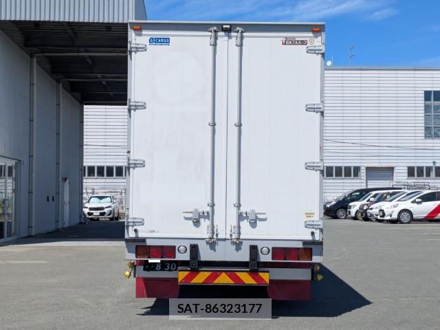 Isuzu GIGA 2016-10 8659261-6