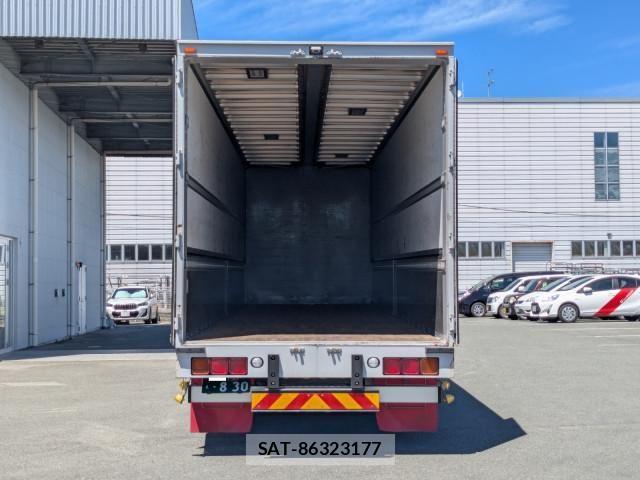 Isuzu GIGA 2016-10 8659261-7