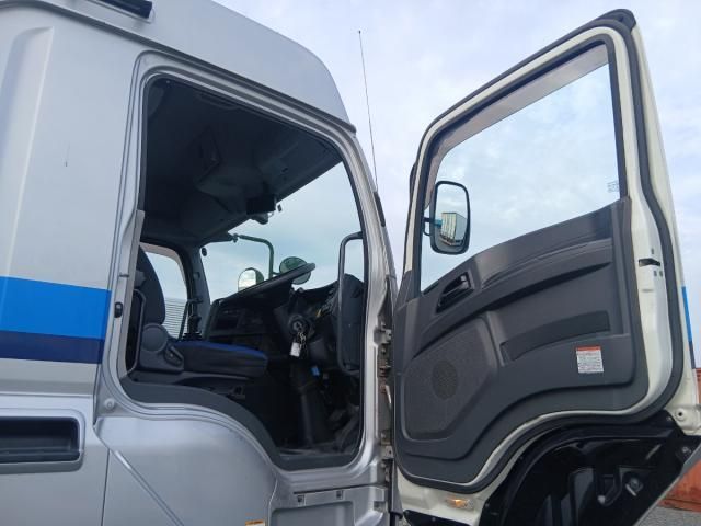 Isuzu GIGA 2017-01 8732993-26