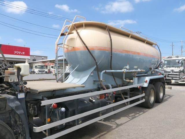 Isuzu GIGA 2015-08 8770712-13
