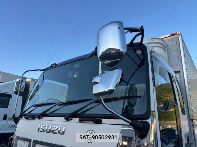 Isuzu GIGA 2015-08 8829217-4