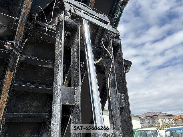 Isuzu GIGA 2014-02 8849167-9