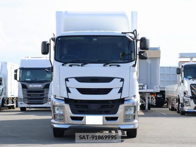 Isuzu GIGA 2016-03 8871081-1