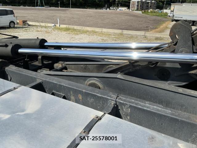 Isuzu GIGA 2005-09 8871084-24