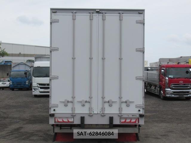 Isuzu GIGA 2017-05 8879914-9