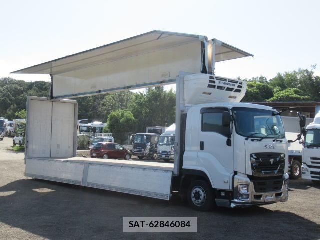 Isuzu GIGA 2017-05 8879914-15