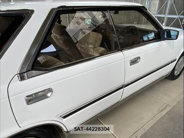 Nissan GLORIA HARDTOP 1986-09 8659268-28
