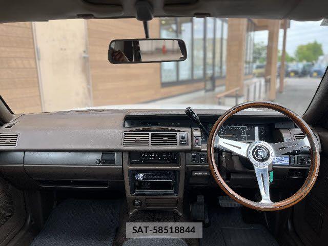 Nissan GLORIA SEDAN 1991-04 8035732-1