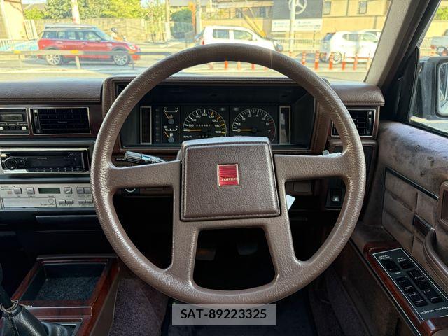 Nissan GLORIA SEDAN 1983-11 8366070-19