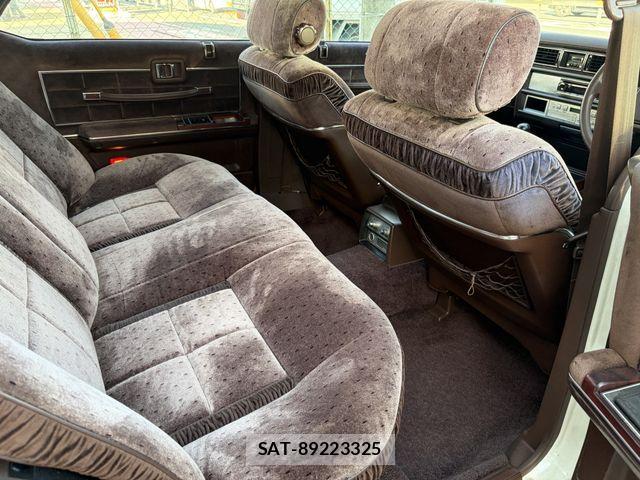 Nissan GLORIA SEDAN 1983-11 8366070-24